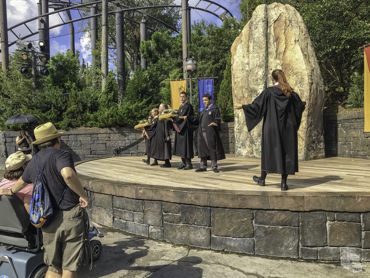 Both Hogsmeade and Diagon Alley feature stages for Harry Potter-related shows.