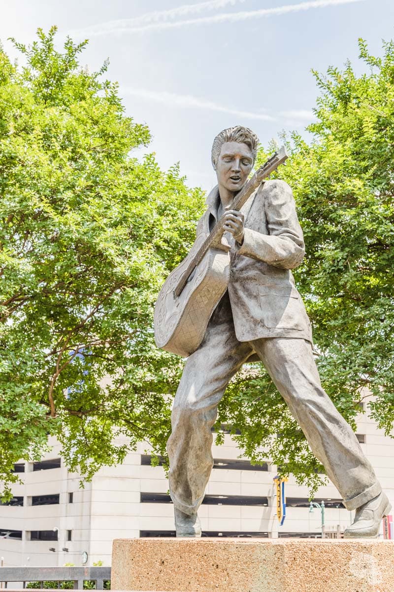 Elvis statue in Memphis