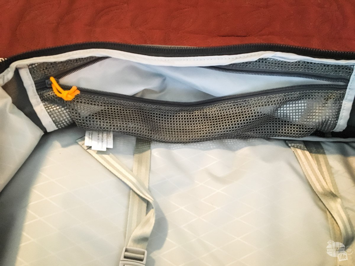 The side mesh pocket is perfect for loose cables and adapters. The pack also has clothing straps if you need them.