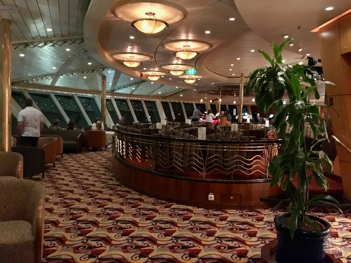The Viking Crown Lounge is one of our favorite bars on the boat.